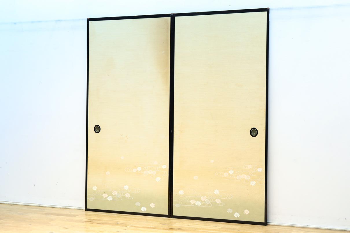 清楚な花模様を描いた丁寧な造りの襖戸　F8563　在庫2枚一組