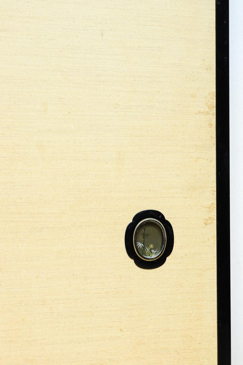 清楚な花模様を描いた丁寧な造りの襖戸　F8563　在庫2枚一組