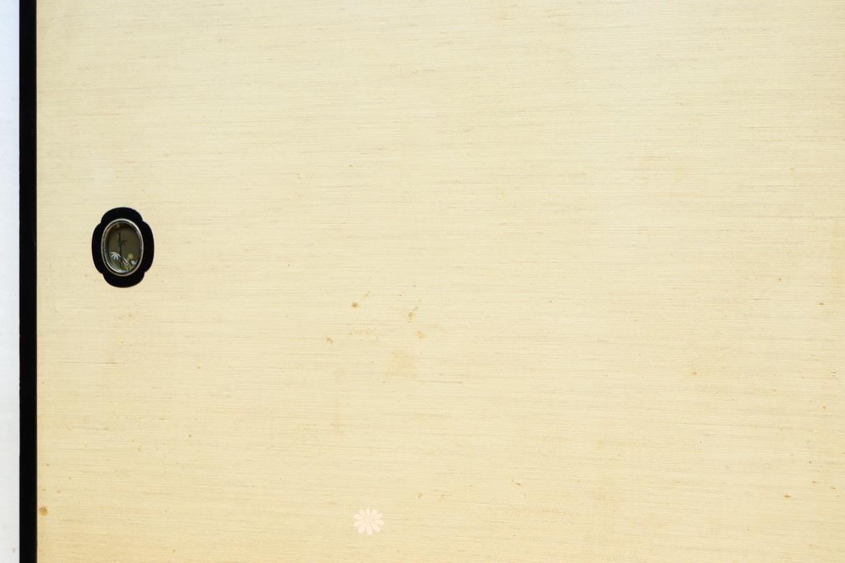 清楚な花模様を描いた丁寧な造りの襖戸　F8563　在庫2枚一組