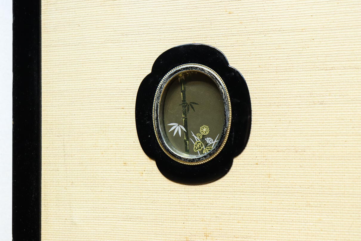 清楚な花模様を描いた丁寧な造りの襖戸　F8563　在庫2枚一組