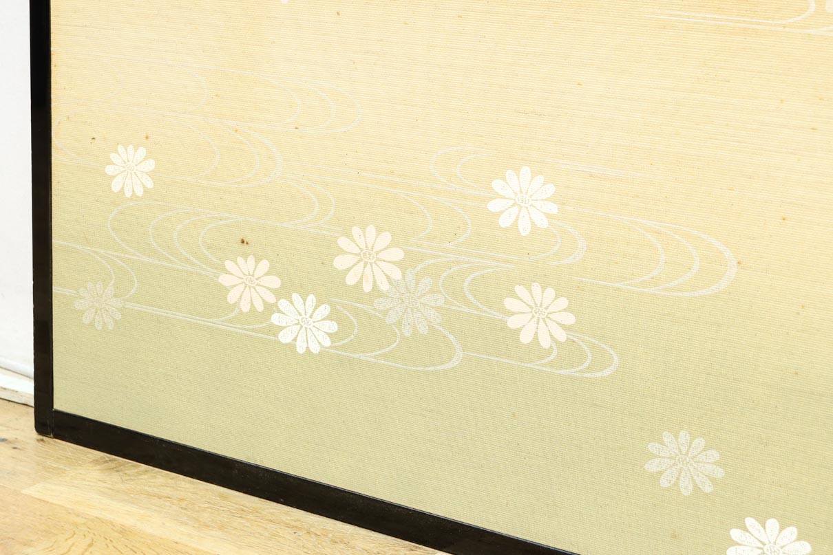 清楚な花模様を描いた丁寧な造りの襖戸　F8563　在庫2枚一組