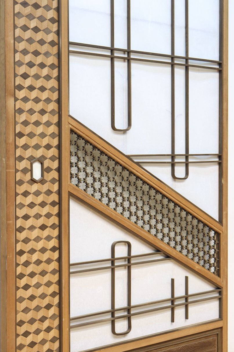 幅925ミリ　三色亀甲網代と組子模様が和モダンに飾るワーロン入り稀少障子戸　F8554　在庫2枚