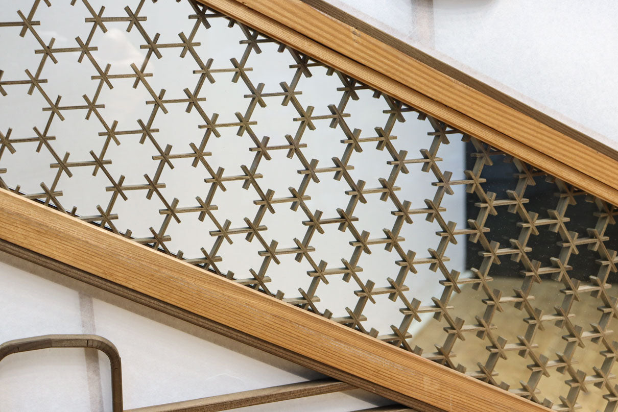 幅925ミリ　三色亀甲網代と組子模様が和モダンに飾るワーロン入り稀少障子戸　F8554　在庫2枚