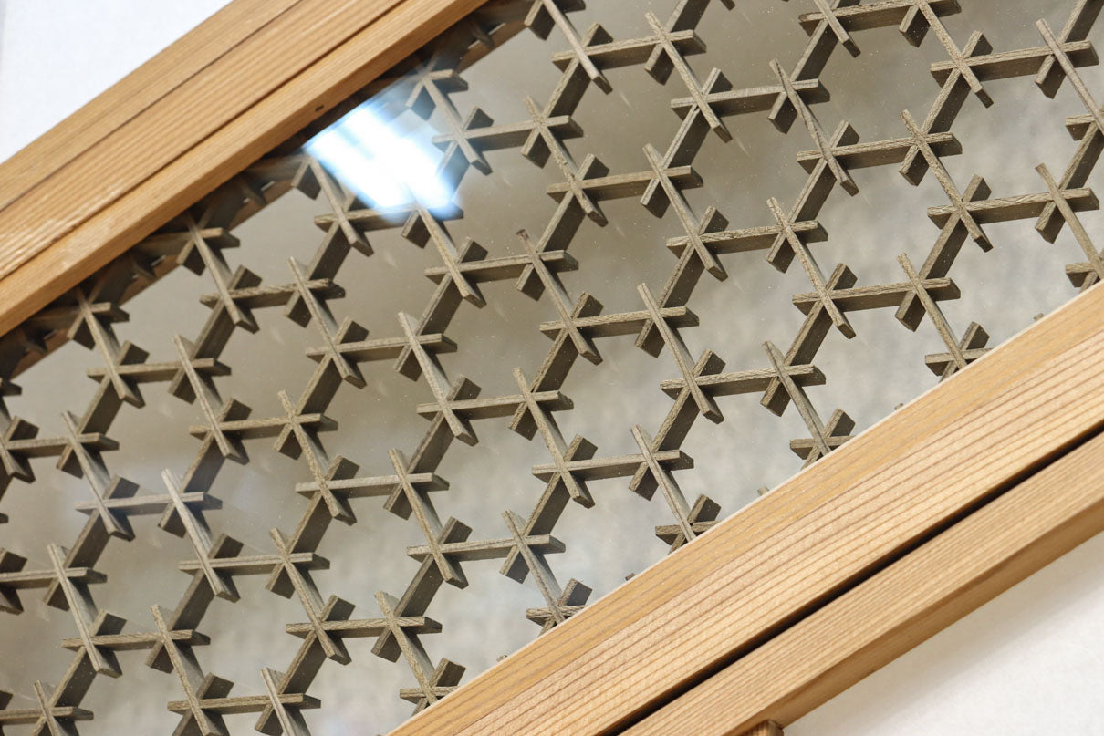 幅925ミリ　三色亀甲網代と組子模様が和モダンに飾るワーロン入り稀少障子戸　F8554　在庫2枚