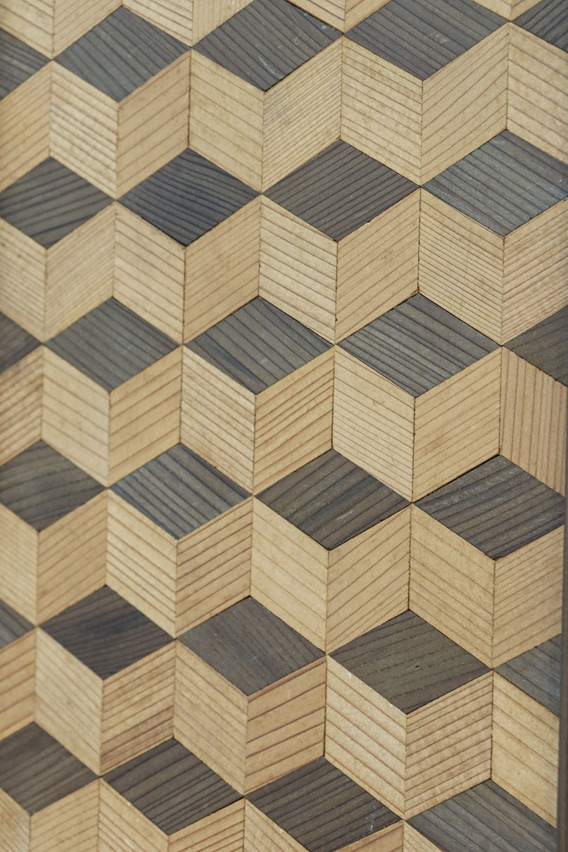 幅925ミリ　三色亀甲網代と組子模様が和モダンに飾るワーロン入り稀少障子戸　F8554　在庫2枚