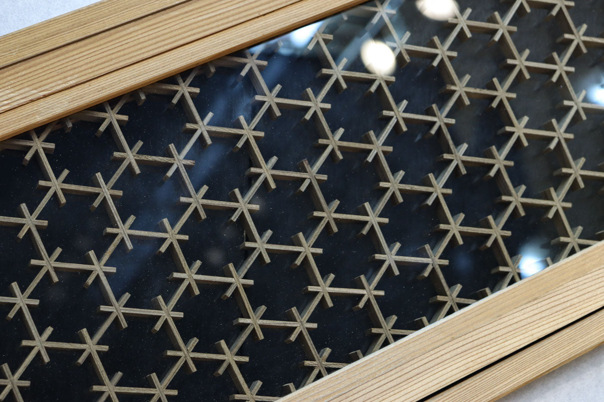 幅925ミリ　三色亀甲網代と組子模様が和モダンに飾るワーロン入り稀少障子戸　F8554　在庫2枚