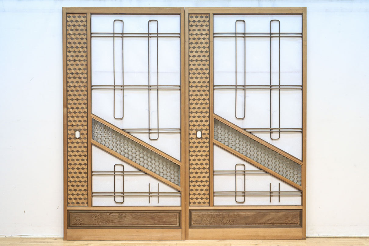幅925ミリ　三色亀甲網代と組子模様が和モダンに飾るワーロン入り稀少障子戸　F8554　在庫2枚