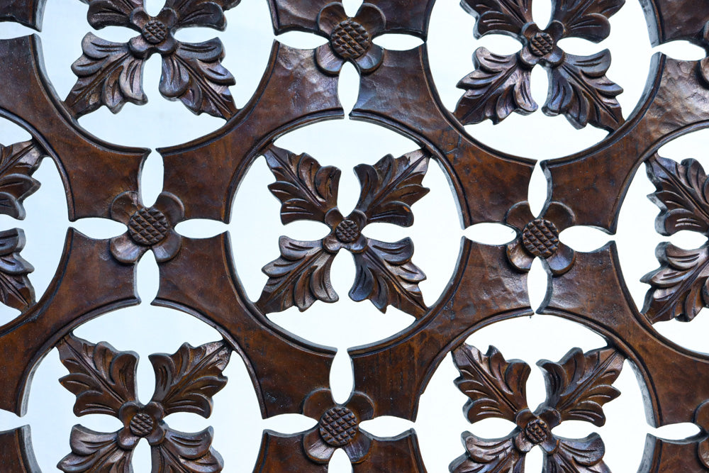 幅700ミリ、高さ2550ミリ　華やかなレリーフ彫刻が印象的な高さのある門扉　F8555ab　在庫(a:1 b:1)枚