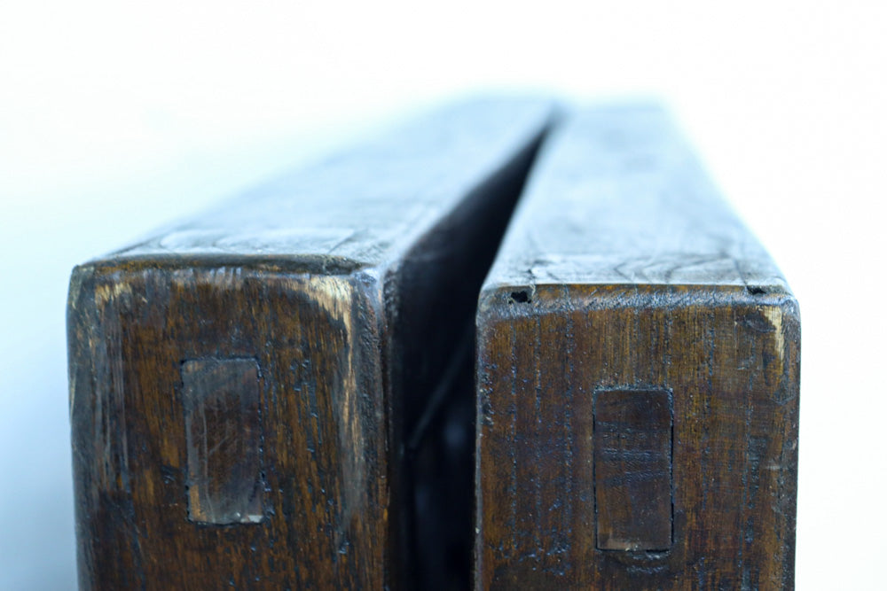 幅700ミリ、高さ2550ミリ　華やかなレリーフ彫刻が印象的な高さのある門扉　F8555ab　在庫(a:1 b:1)枚