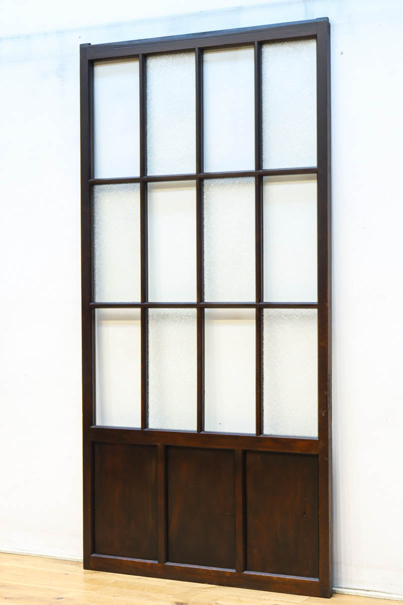 幅873ミリ　市松模様にガラスを配した和モダンなガラス戸　F8557　在庫4枚