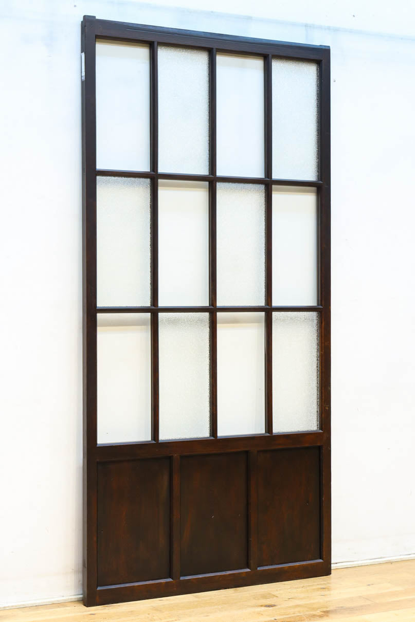 幅873ミリ　市松模様にガラスを配した和モダンなガラス戸　F8557　在庫4枚