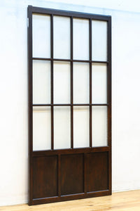 幅873ミリ　市松模様にガラスを配した和モダンなガラス戸　F8557　在庫4枚