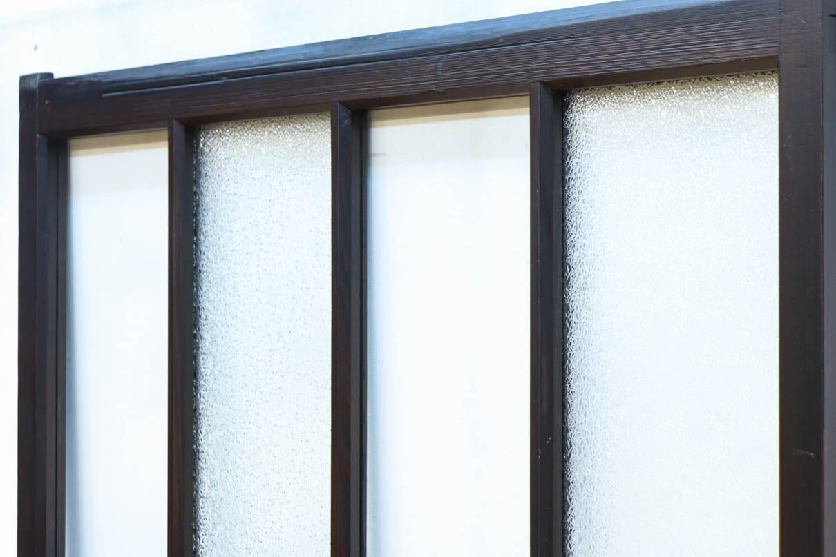 幅873ミリ　市松模様にガラスを配した和モダンなガラス戸　F8557　在庫4枚