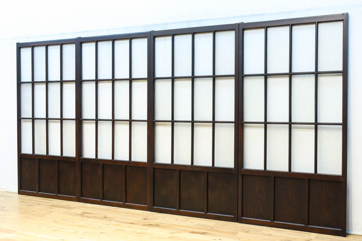 幅873ミリ　市松模様にガラスを配した和モダンなガラス戸　F8557　在庫4枚