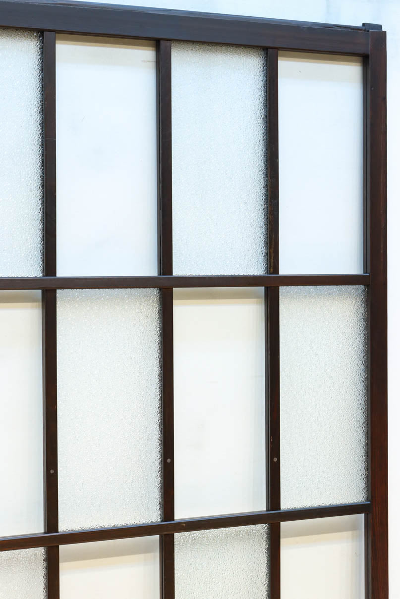 幅873ミリ　市松模様にガラスを配した和モダンなガラス戸　F8557　在庫4枚