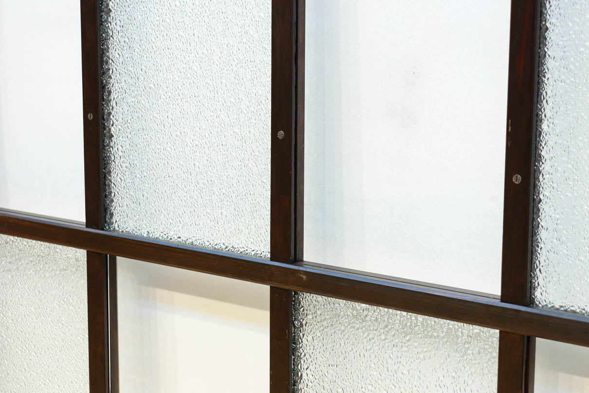 幅873ミリ　市松模様にガラスを配した和モダンなガラス戸　F8557　在庫4枚