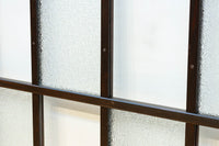 幅873ミリ　市松模様にガラスを配した和モダンなガラス戸　F8557　在庫4枚