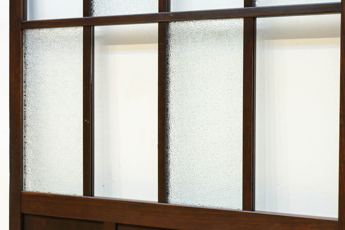 幅873ミリ　市松模様にガラスを配した和モダンなガラス戸　F8557　在庫4枚