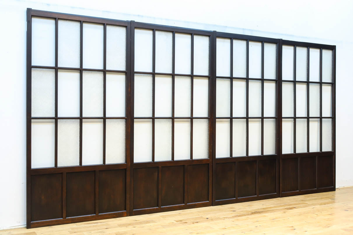 幅873ミリ　市松模様にガラスを配した和モダンなガラス戸　F8557　在庫4枚