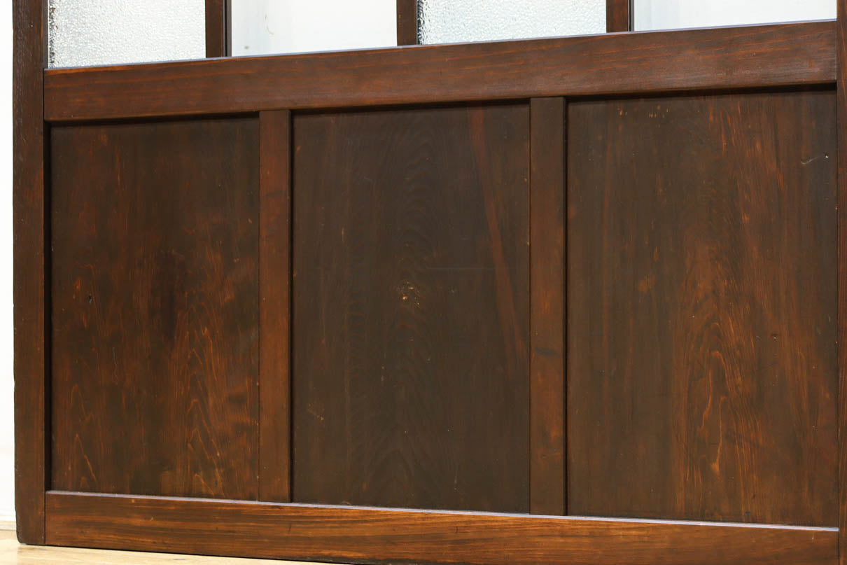 幅873ミリ　市松模様にガラスを配した和モダンなガラス戸　F8557　在庫4枚