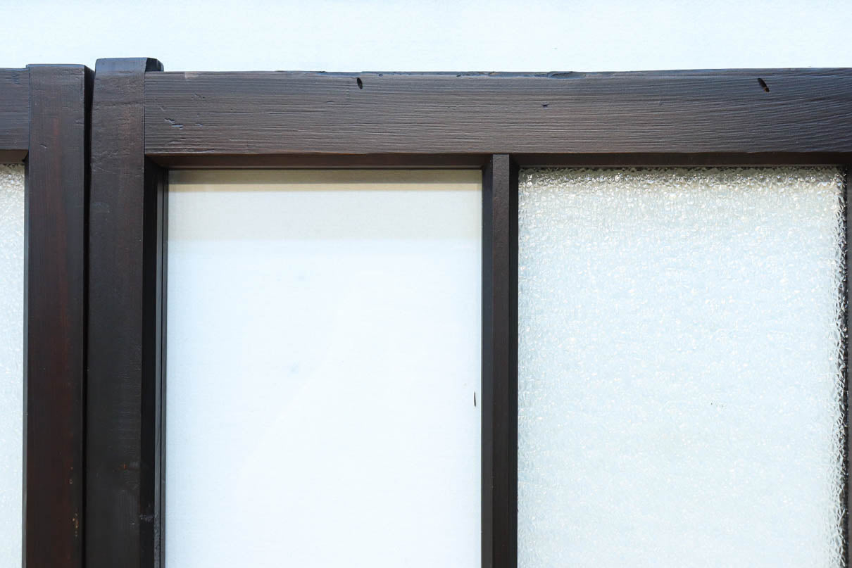 幅873ミリ　市松模様にガラスを配した和モダンなガラス戸　F8557　在庫4枚