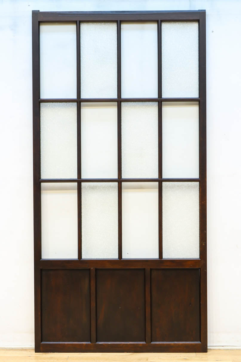 幅873ミリ　市松模様にガラスを配した和モダンなガラス戸　F8557　在庫4枚