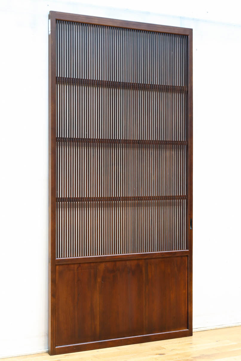 幅895ミリ　気品ある色彩に繊細な格子が美しい格子戸　F8559　在庫2枚