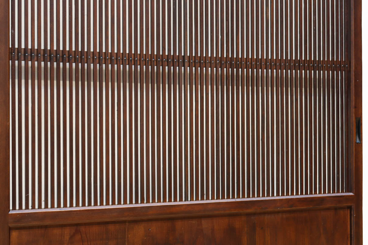 幅895ミリ　気品ある色彩に繊細な格子が美しい格子戸　F8559　在庫2枚