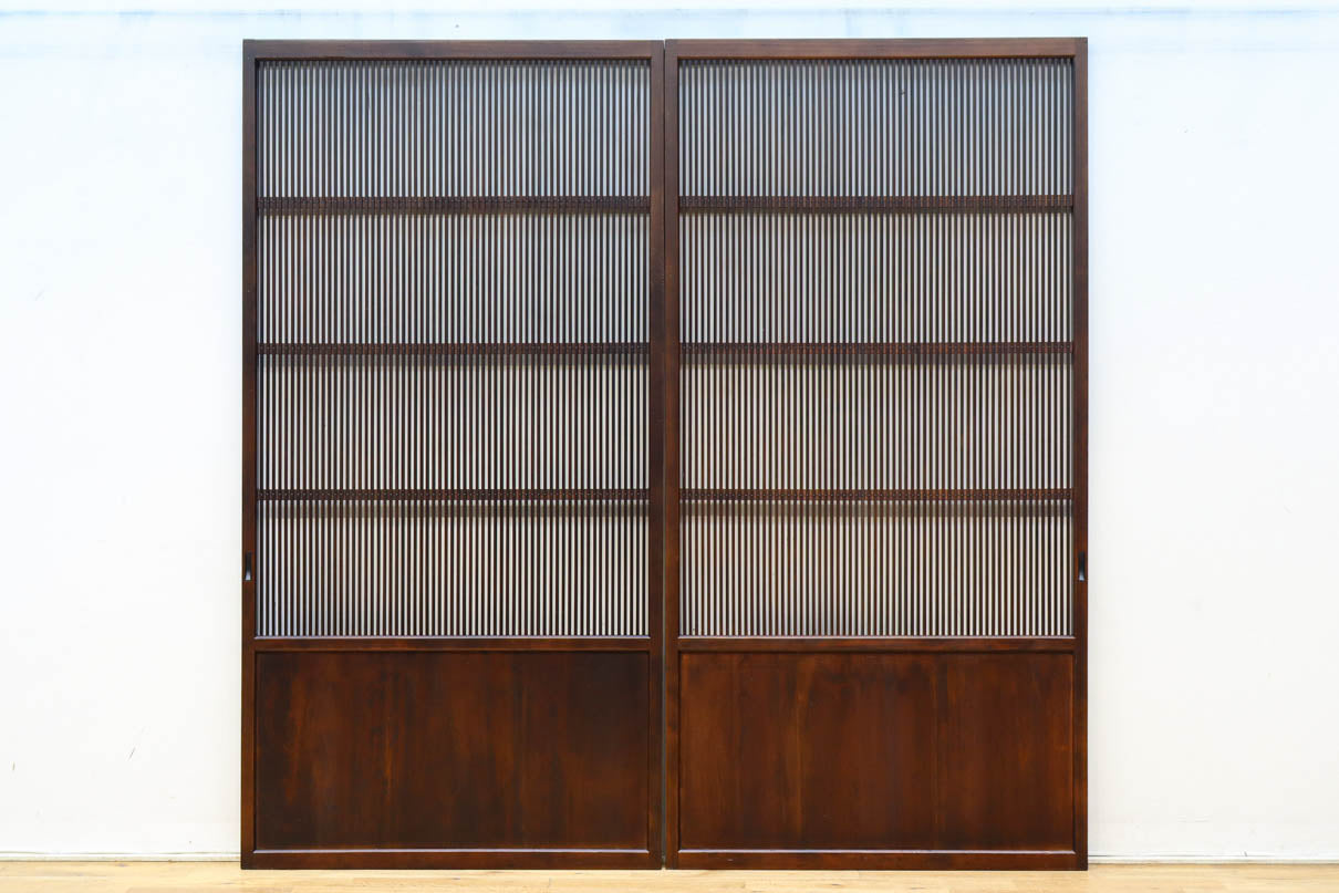 幅895ミリ　気品ある色彩に繊細な格子が美しい格子戸　F8559　在庫2枚