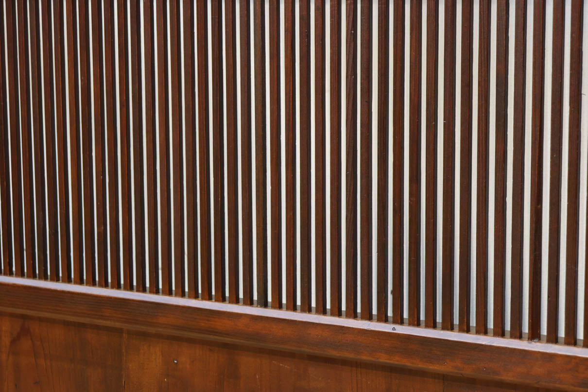 幅895ミリ　気品ある色彩に繊細な格子が美しい格子戸　F8559　在庫2枚