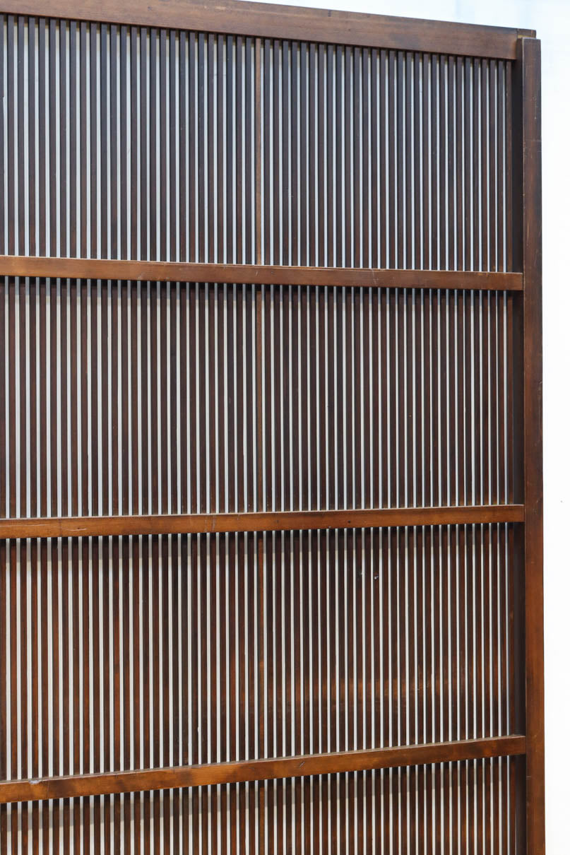 幅895ミリ　気品ある色彩に繊細な格子が美しい格子戸　F8559　在庫2枚