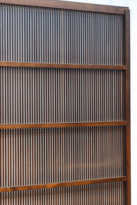 幅895ミリ　気品ある色彩に繊細な格子が美しい格子戸　F8559　在庫2枚