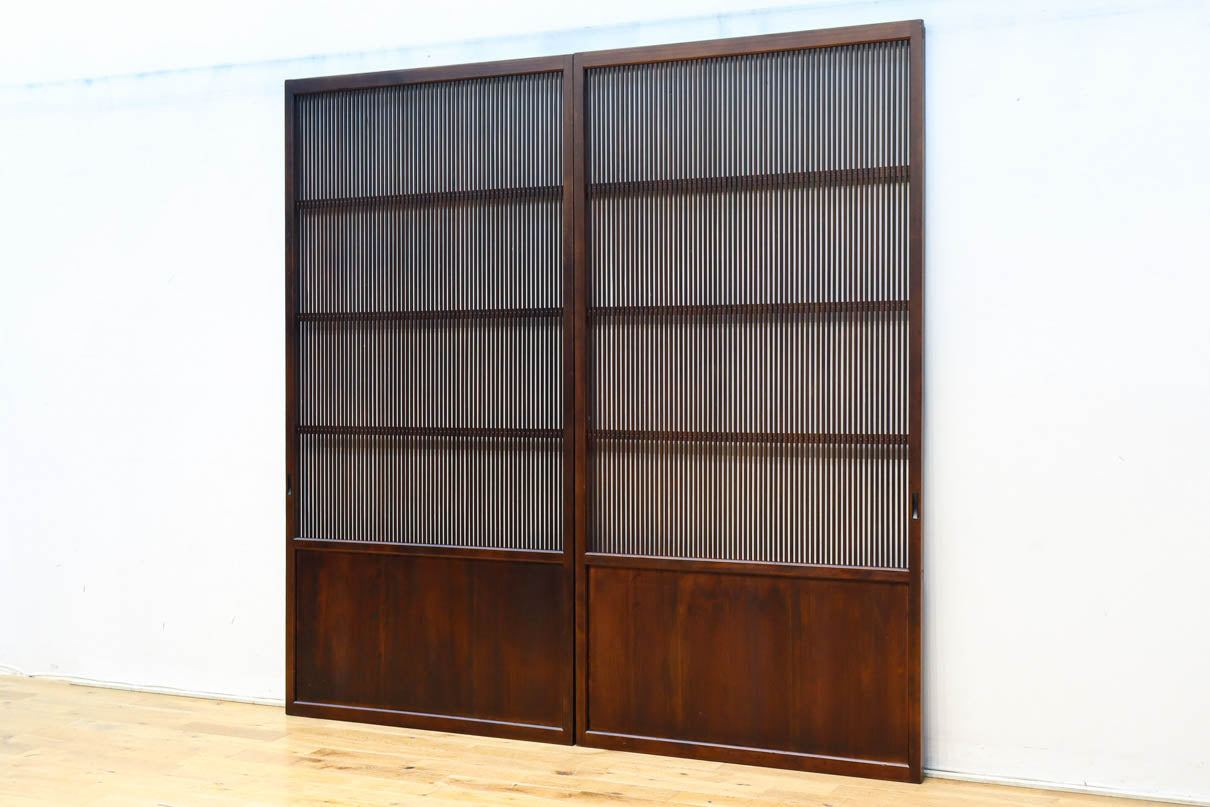 幅895ミリ　気品ある色彩に繊細な格子が美しい格子戸　F8559　在庫2枚