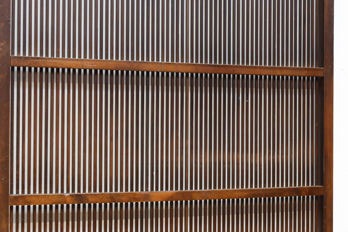 幅895ミリ　気品ある色彩に繊細な格子が美しい格子戸　F8559　在庫2枚