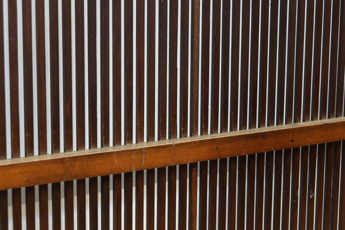 幅895ミリ　気品ある色彩に繊細な格子が美しい格子戸　F8559　在庫2枚