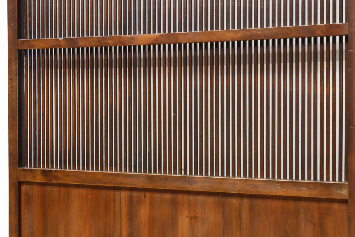 幅895ミリ　気品ある色彩に繊細な格子が美しい格子戸　F8559　在庫2枚