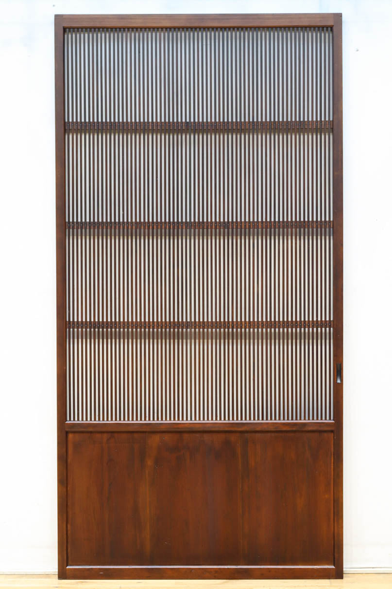 幅895ミリ　気品ある色彩に繊細な格子が美しい格子戸　F8559　在庫2枚