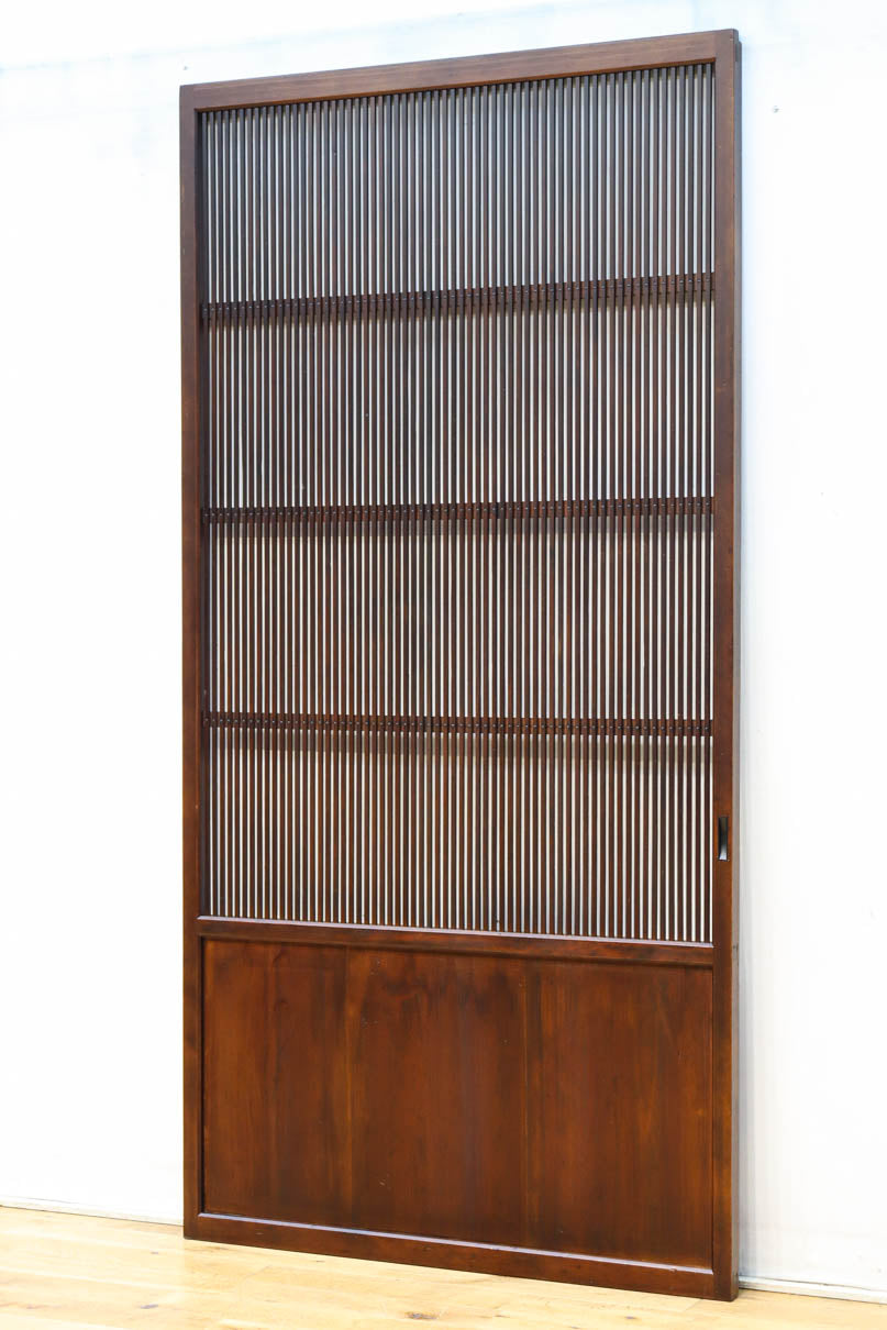 幅895ミリ　気品ある色彩に繊細な格子が美しい格子戸　F8559　在庫2枚