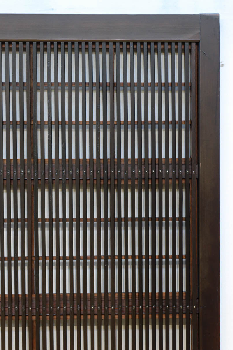 幅898ミリ　稀少変わりデザインのモダンな大阪格子戸　F8560　在庫4枚