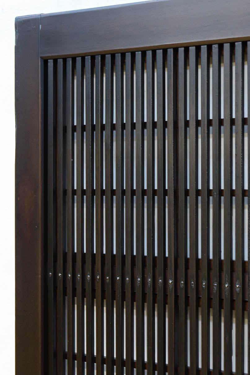 幅898ミリ　稀少変わりデザインのモダンな大阪格子戸　F8560　在庫4枚