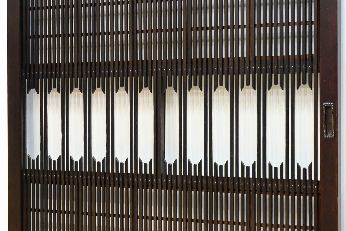 幅898ミリ　稀少変わりデザインのモダンな大阪格子戸　F8560　在庫4枚