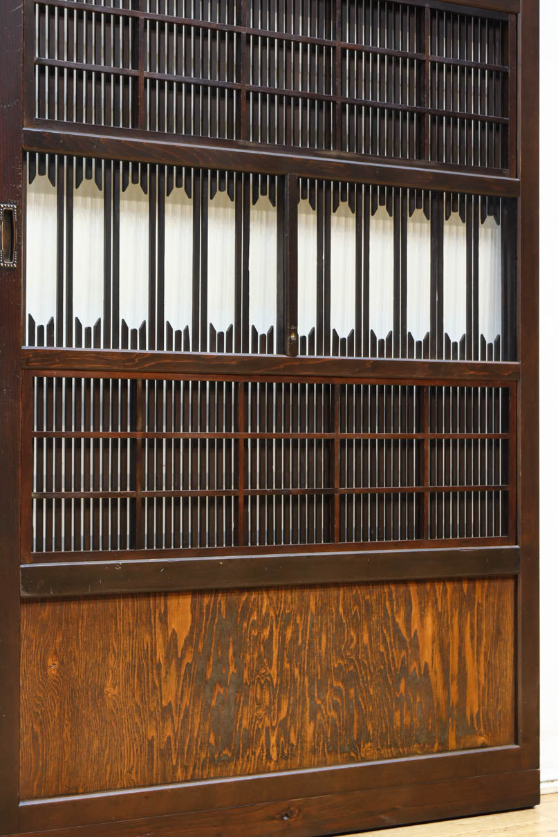 幅898ミリ　稀少変わりデザインのモダンな大阪格子戸　F8560　在庫4枚
