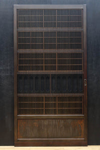 幅898ミリ　稀少変わりデザインのモダンな大阪格子戸　F8560　在庫4枚