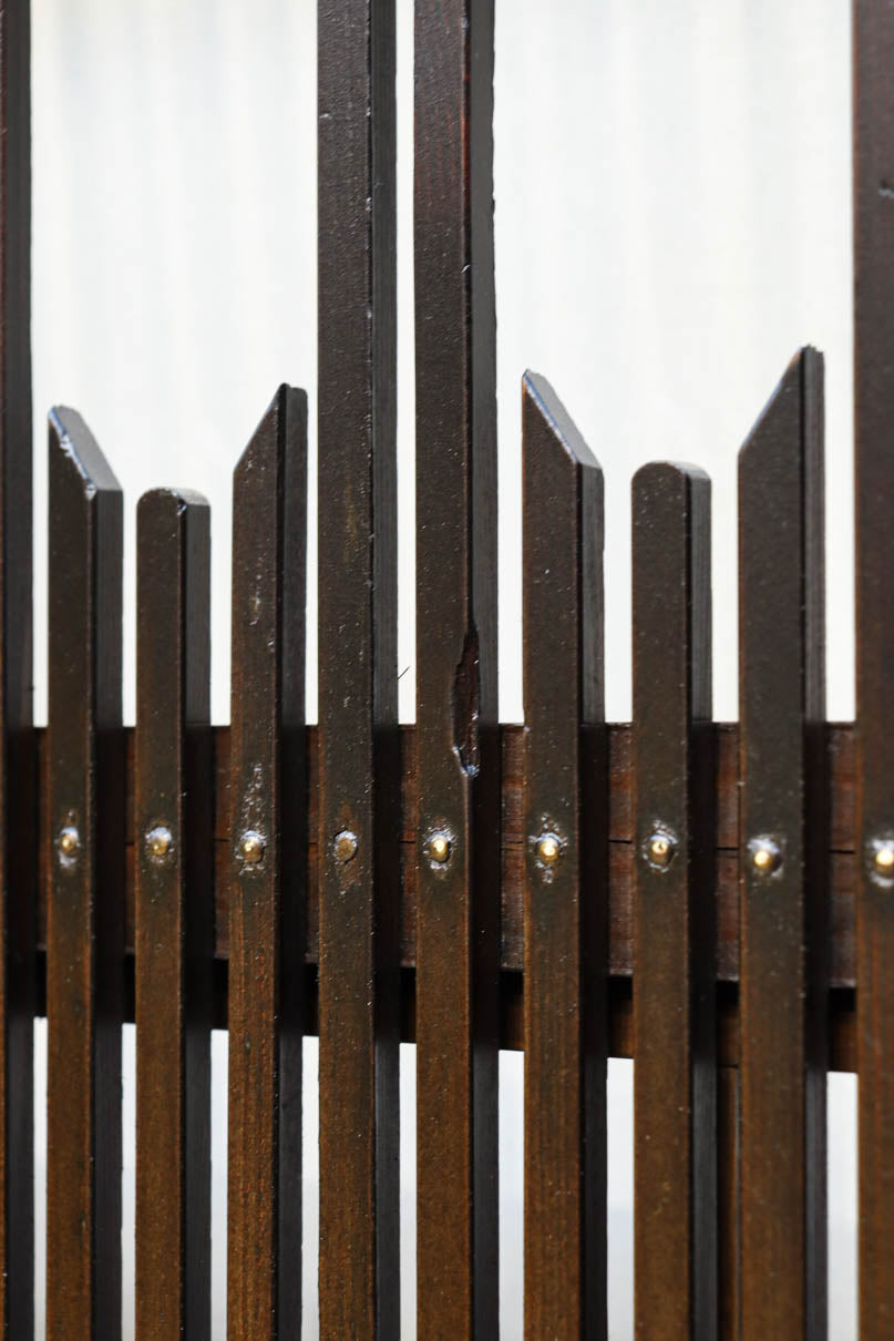 幅898ミリ　稀少変わりデザインのモダンな大阪格子戸　F8560　在庫4枚