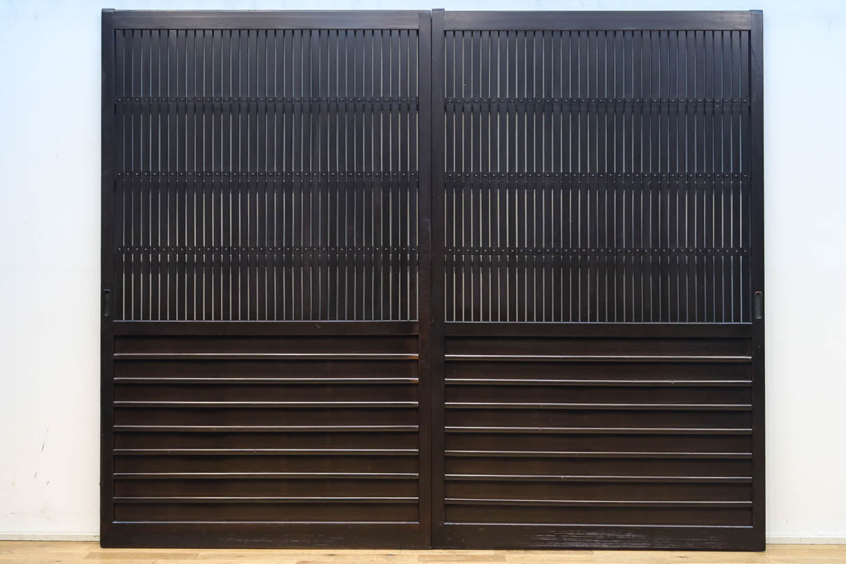 幅1085ミリ　深みのある漆の美しい味わいを纏う平格子戸　F8561　在庫2枚