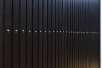 幅1085ミリ　深みのある漆の美しい味わいを纏う平格子戸　F8561　在庫2枚