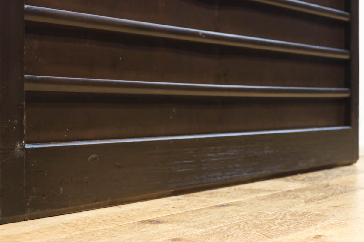 幅1085ミリ　深みのある漆の美しい味わいを纏う平格子戸　F8561　在庫2枚