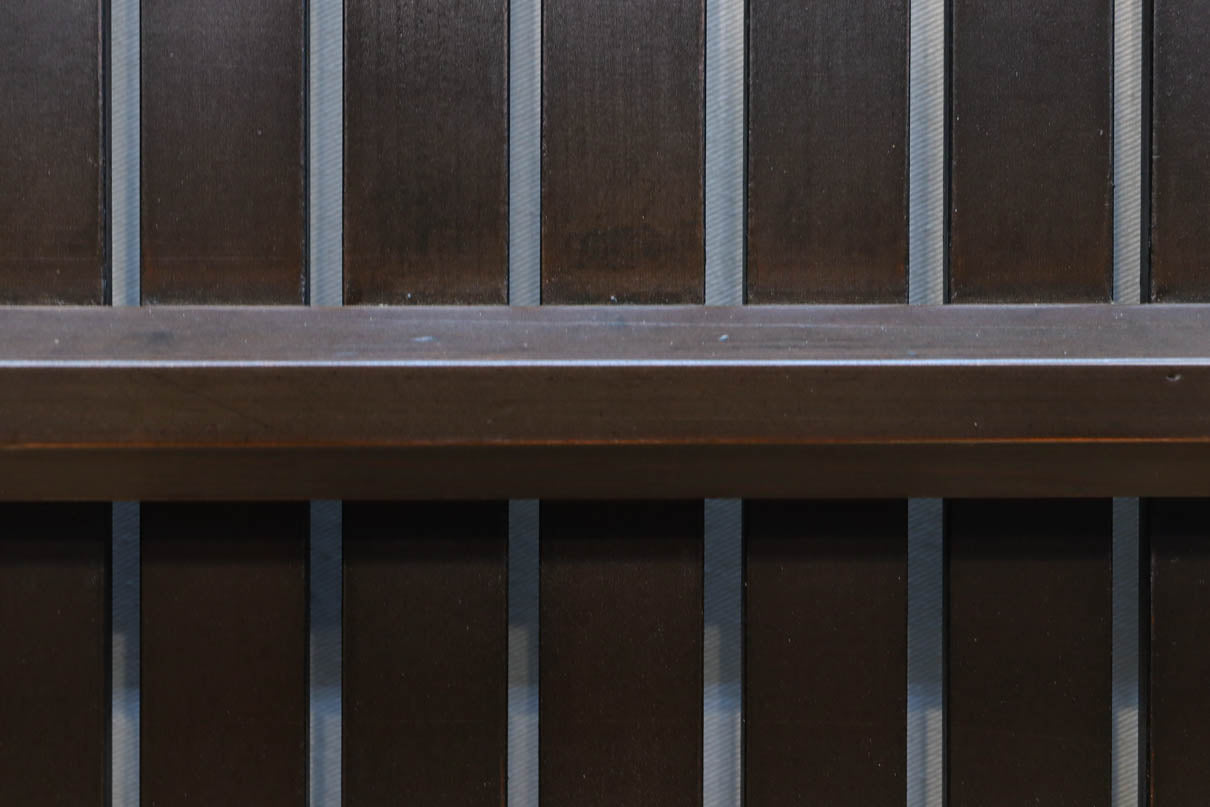 幅1085ミリ　深みのある漆の美しい味わいを纏う平格子戸　F8561　在庫2枚