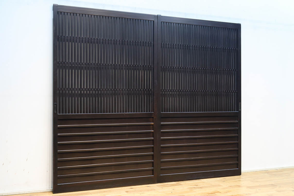 幅1085ミリ　深みのある漆の美しい味わいを纏う平格子戸　F8561　在庫2枚