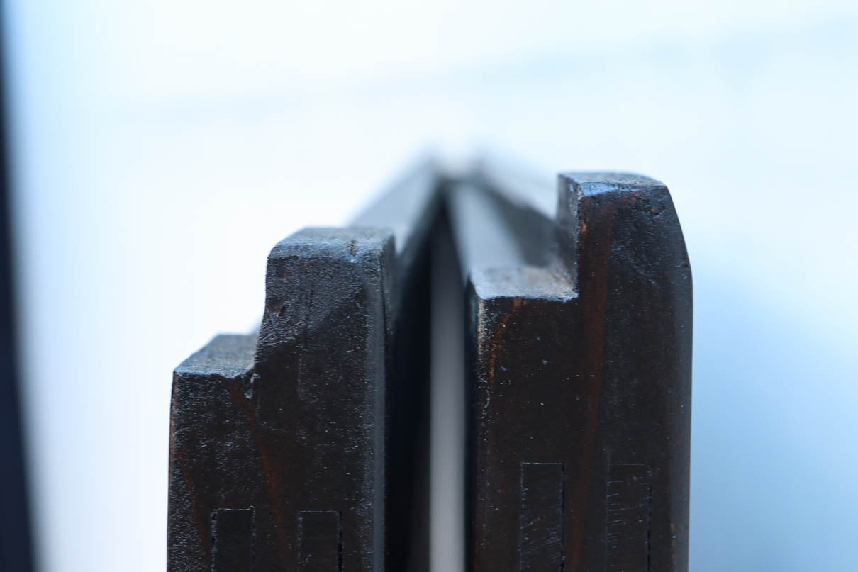 幅1085ミリ　深みのある漆の美しい味わいを纏う平格子戸　F8561　在庫2枚